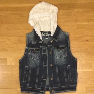 NWOT - wallflower jean vest